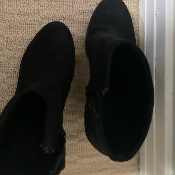 Old navy black ankle booties - Picture 3 of 9